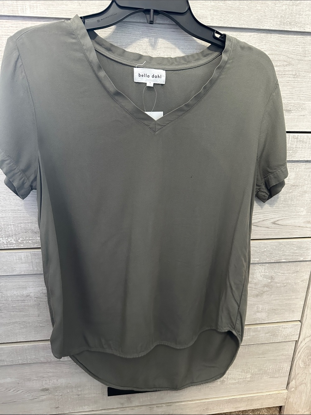 159. Bella Dahl Olive V-Neck Short Sleeve Tee